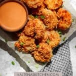A Pinterest pin with gluten free air fryer panko shrimp on a tray with a side of creamy sriracha sauce in a small ramekin.