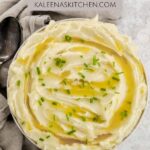 A Pinterest pin poster with a bowl of gluten free mashed potatoes and chives sprinkled on top.